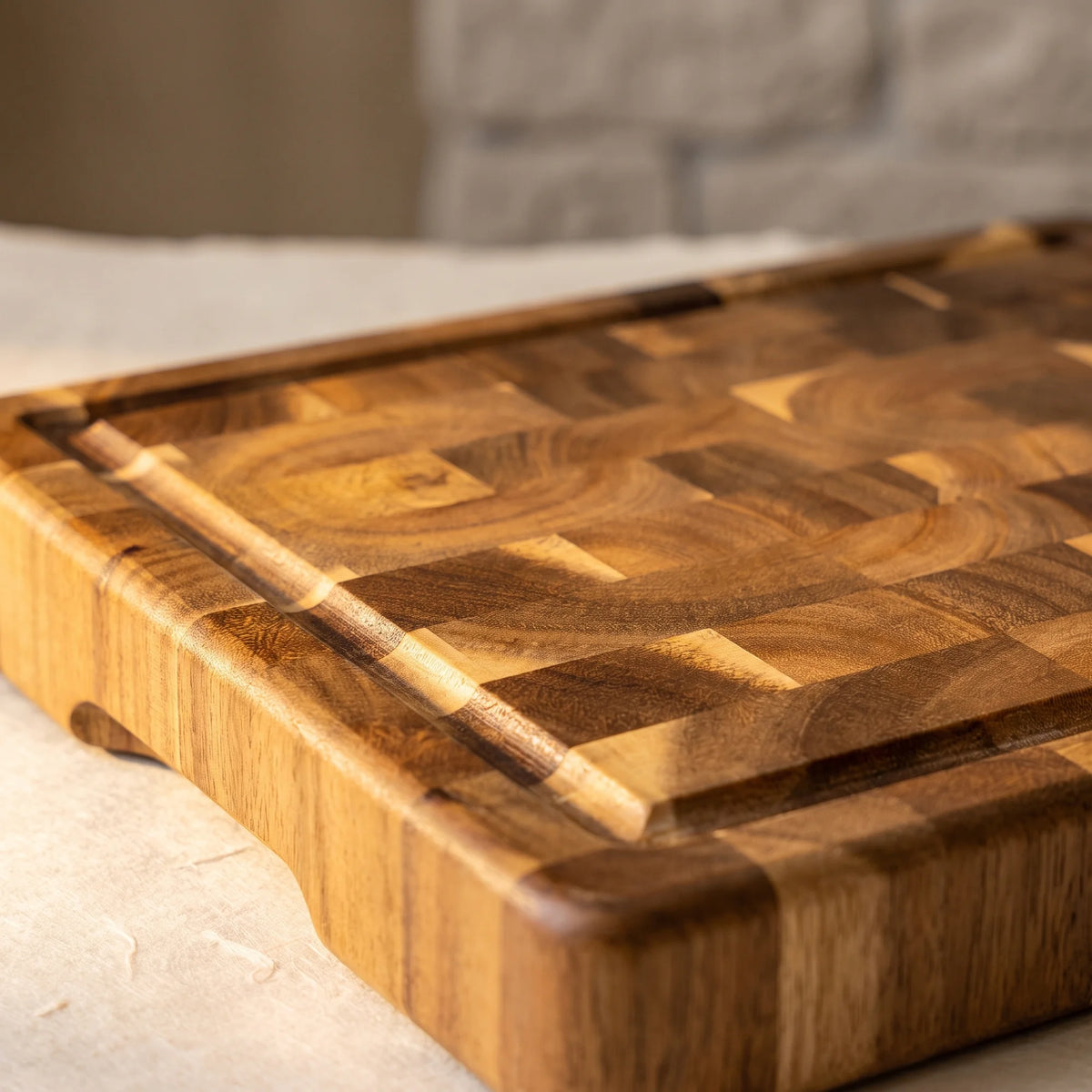 End-Grain Acacia Board – Hochodo, blade and material detail