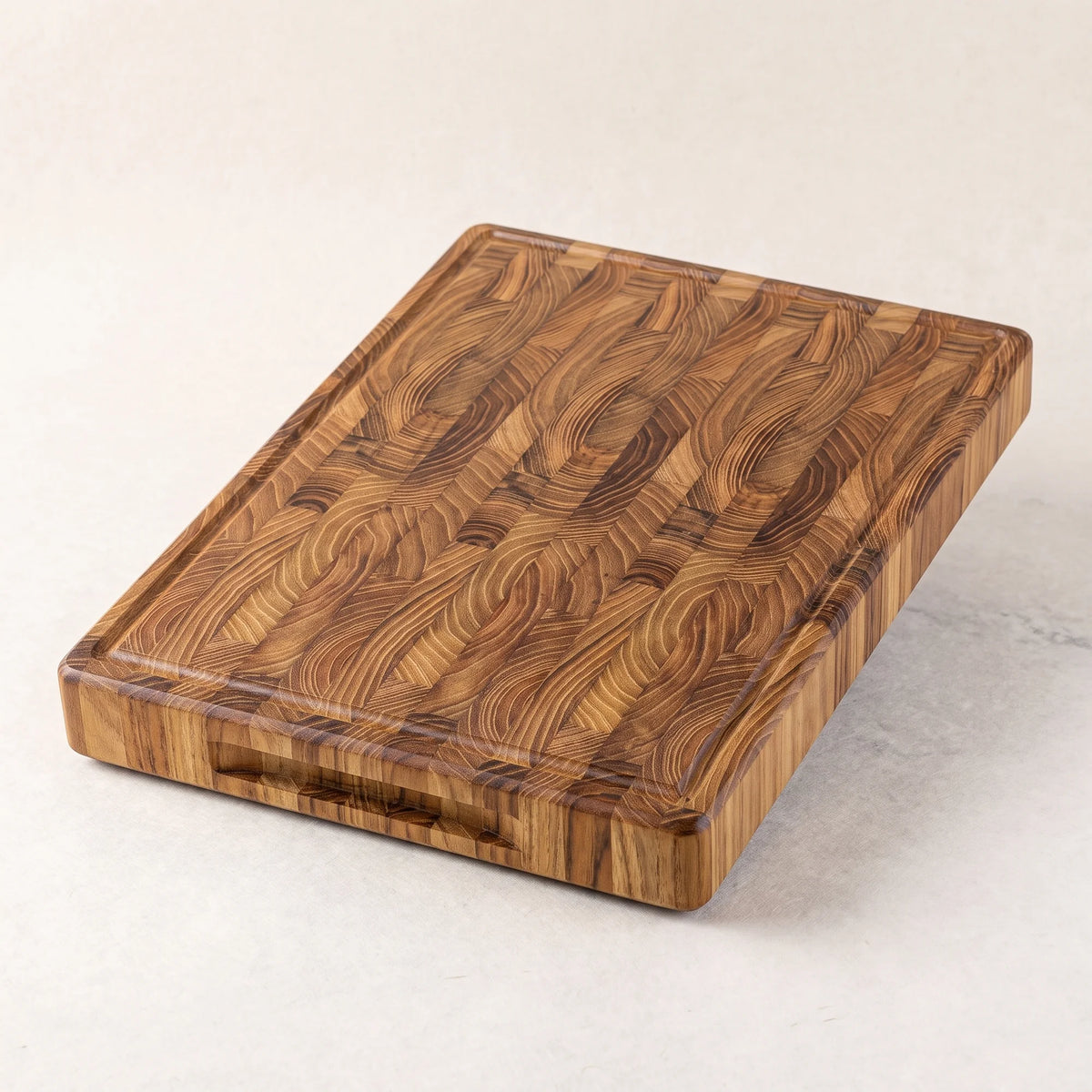 End-Grain Teak Board – Hochodo, three-quarter view